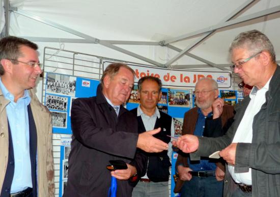 B. Depierre au stand de la JDA