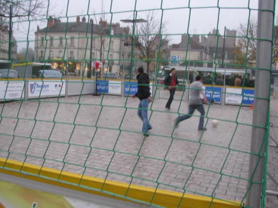 De jeunes amateurs de football